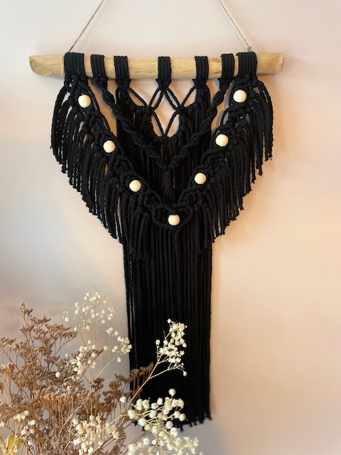 Macramé mural noir et perles