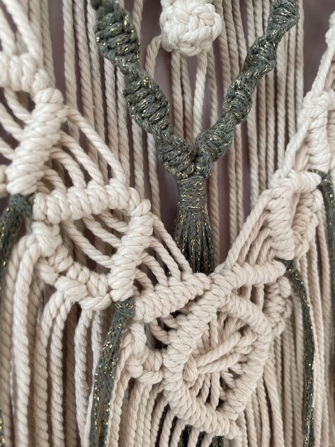 Macramé mural vert et blanc