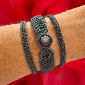 Bracelet trois rangs gris