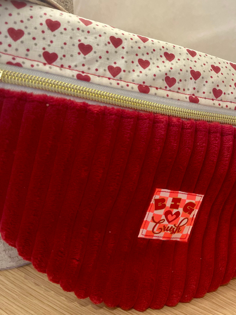 Sac banane bicolore velours bordeaux et cœur – Image 2