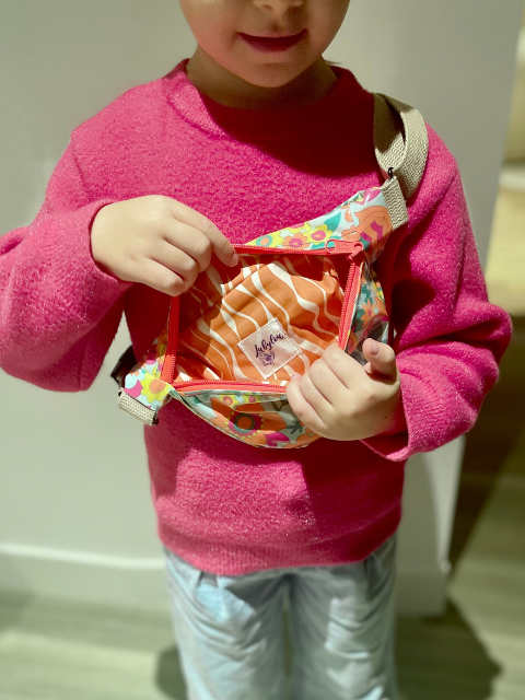 Sac Banane Enfant Fleuri – Tissu Enduit Brillant Flashy – Image 3